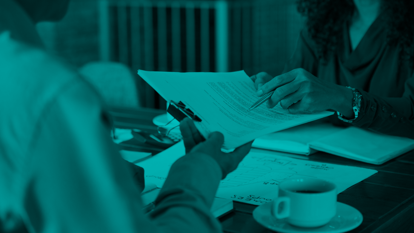 Gestão de contratos de projetos de serviços: o que é e como fazer em 9 etapas 